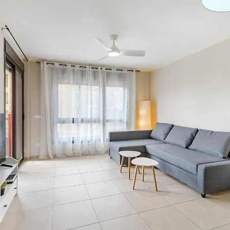 Spacious Holiday Apartment With Swimming Pool, Ac & Parking *