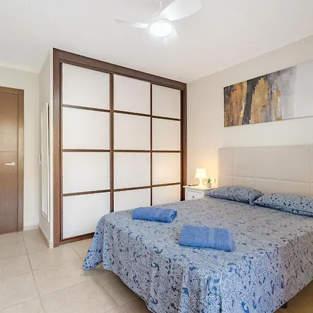 Spacious Holiday Apartment With Swimming Pool, Ac & Parking Appartement