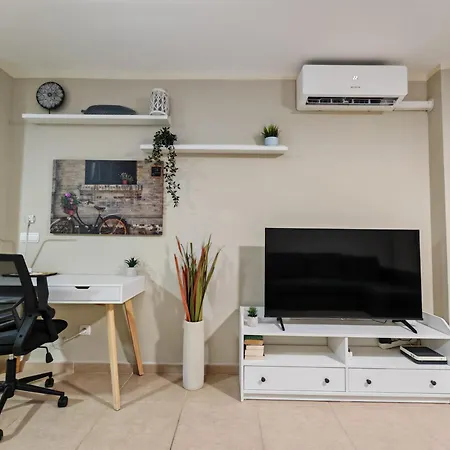 Bright & Modern In Mar With Terrace Ac And Swimming Pool * بالم مار