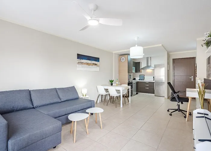 شقة Bright & Modern In Mar With Terrace Ac And Swimming Pool